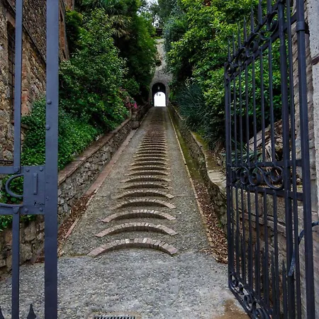 Rocca Di - A Medieval Castle *
