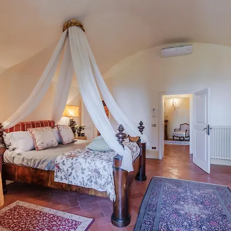 Villa Rocca Di - A Medieval Castle